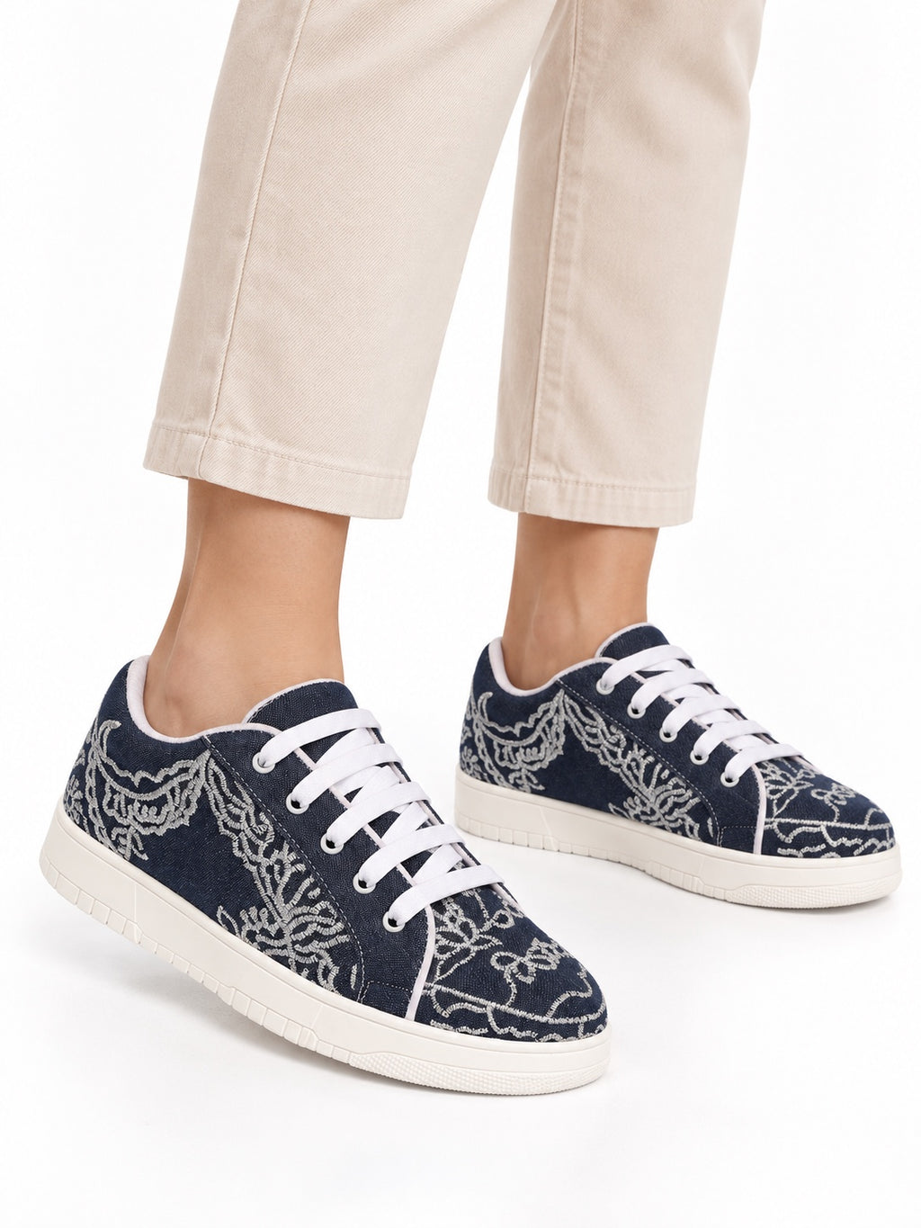 Saanjh embellished Sneakers