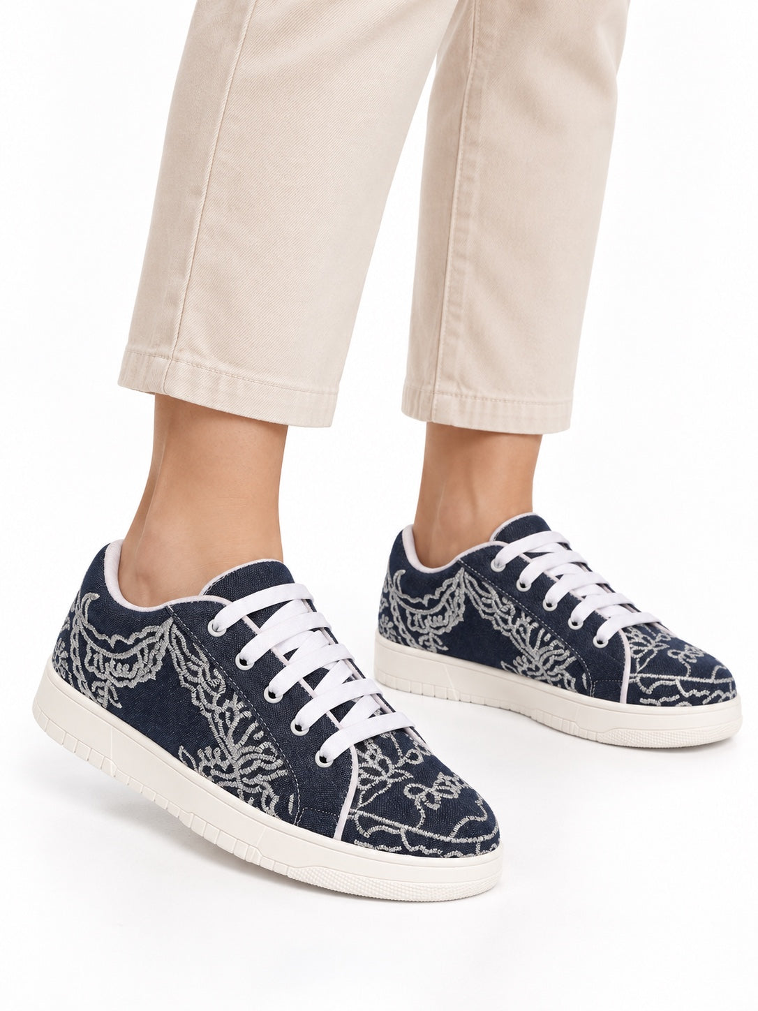 Saanjh embellished Sneakers